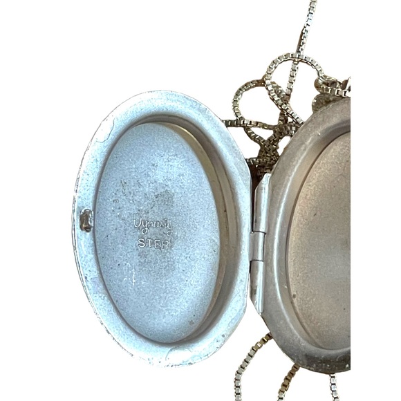 - Vintage Dynasty STERLING 925 fancy Victorian style etched oval locket ne… - Picture 7 of 7